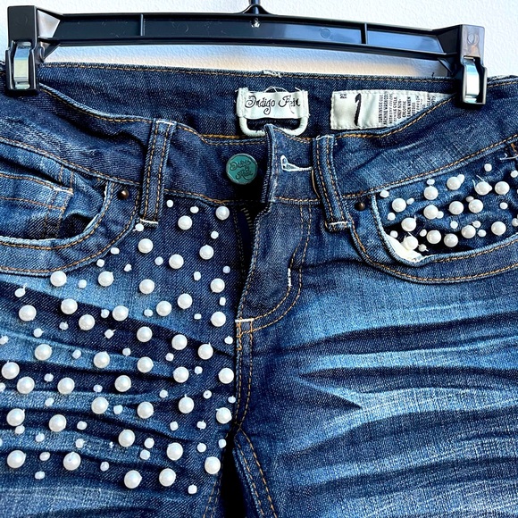 Indigo Rein jean shorts with Pearl beads - Picture 2 of 5